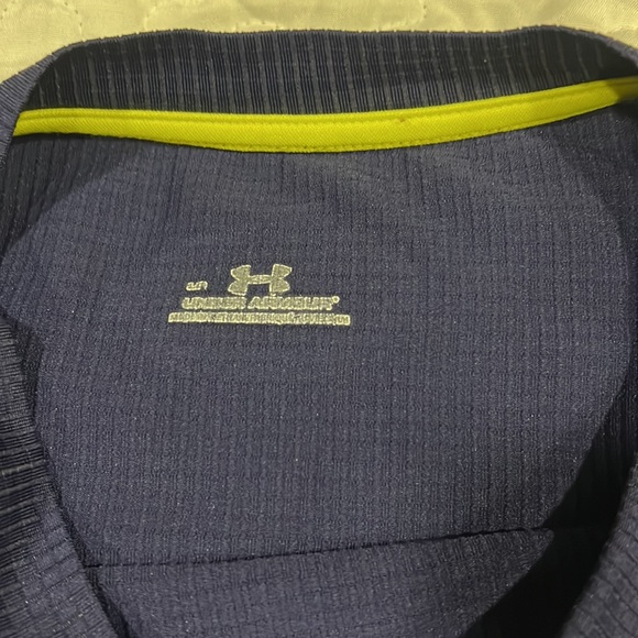 Underarmour short sleeve navy tshirt yellow bands on sleeves wicking material XL - Picture 4 of 7